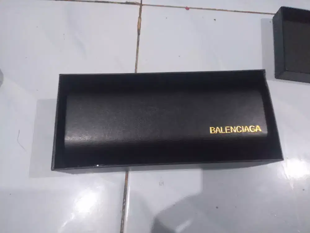 Box kacamata Balenciaga original