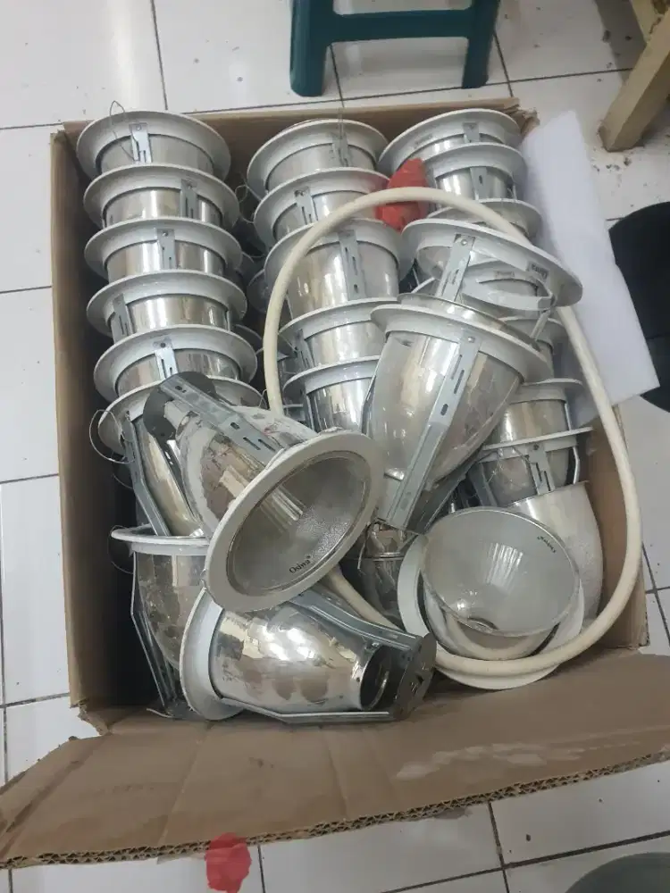 Dudukan Lampu Plafon