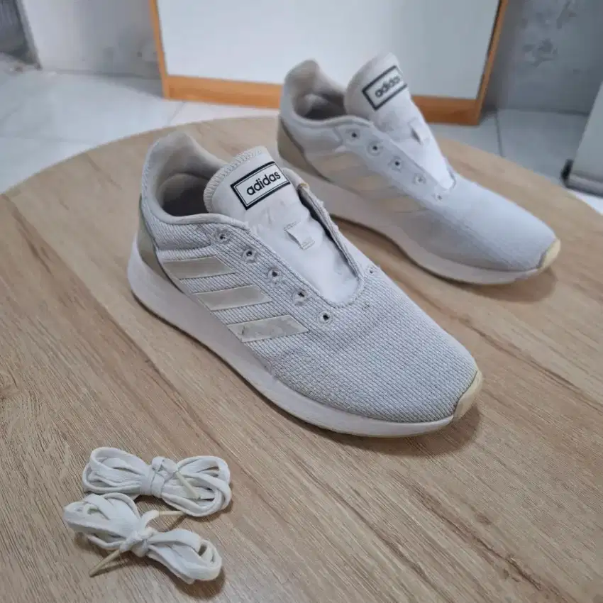 Sepatu Adidas Running Women - Preloved