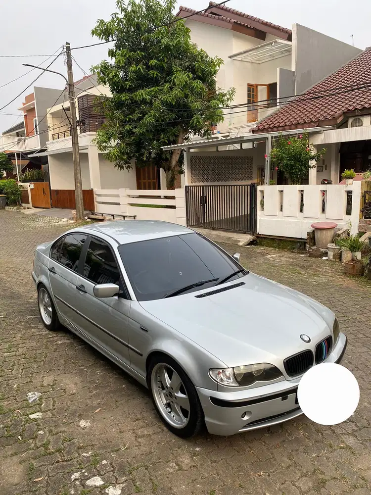 BMW 318i 2004 Bensin