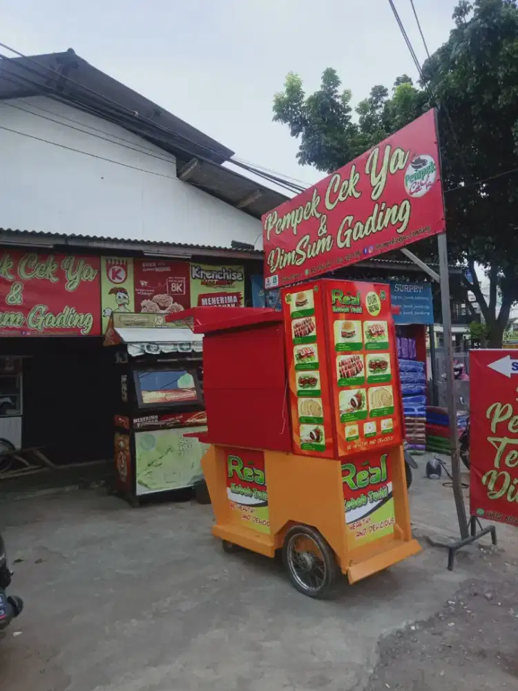 dibutuhkan segera karyawan utk berjualan fried chicken
