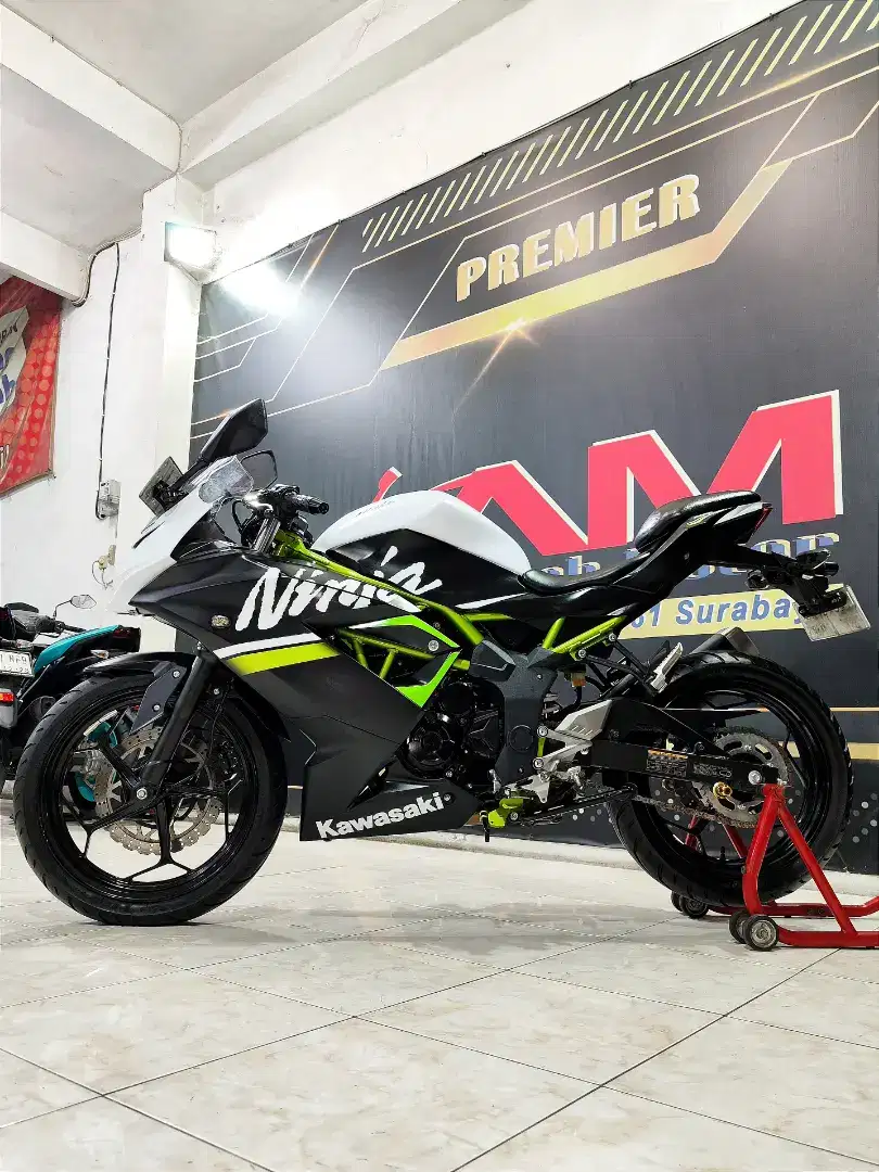 Ninja 250cc RR mono km.7rb putih doff supe 4.Anugerah motor rungkut