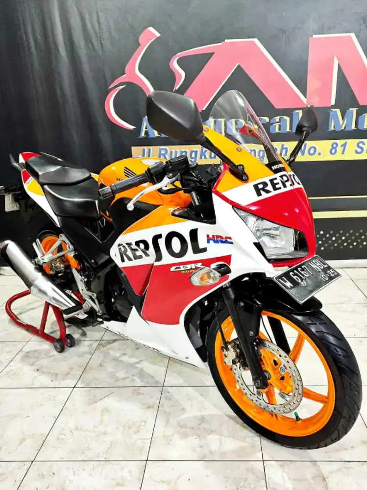 Honda CBR 150 Repsol Th 2015 Inject Anugerah motor rungkut jos