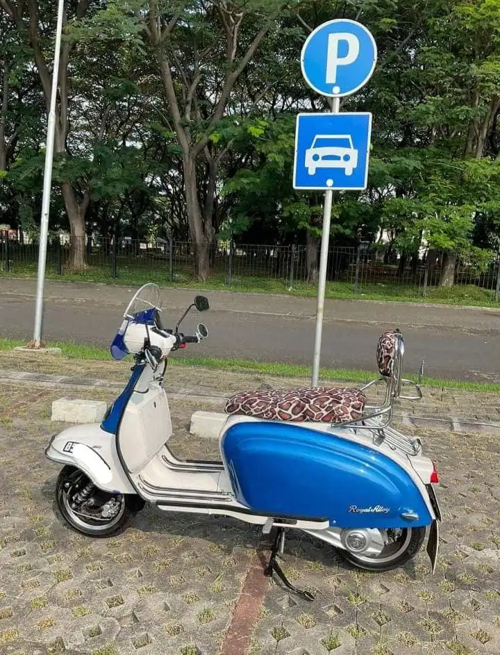 Royal Alloy TG150 Looks like Lambretta LI 150 *Rare Scooter*