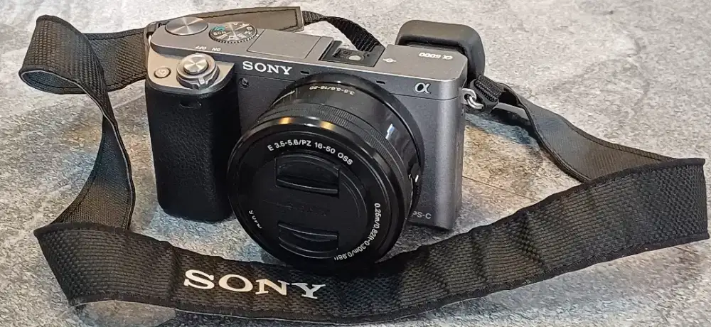 Kamera Mirrorless Sony A6000 (Fullset Package)