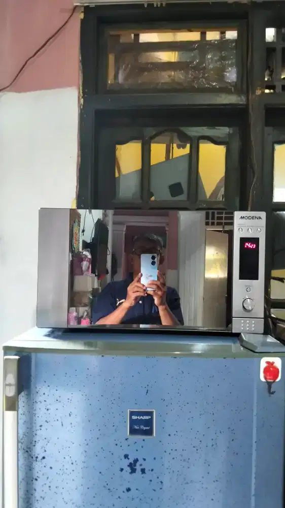 Microwave MODENA mv3002