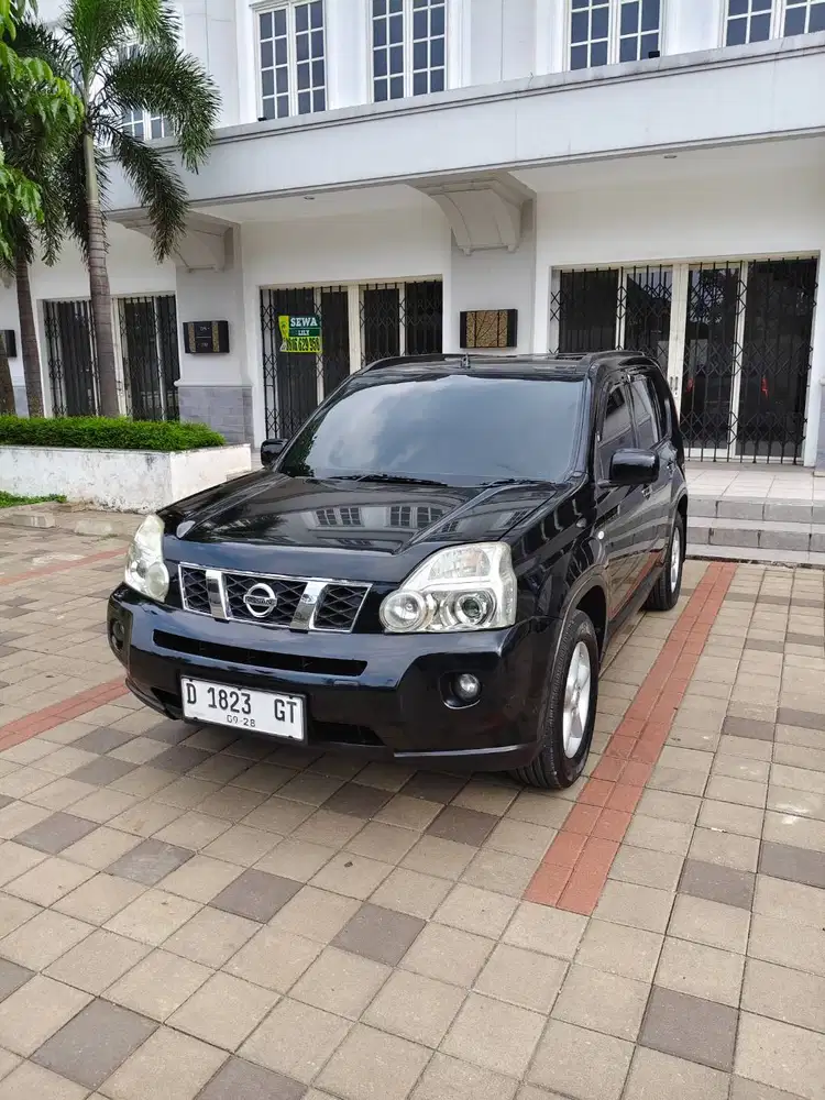 Nissan X-Trail 2.0 CVT A/T Hitam