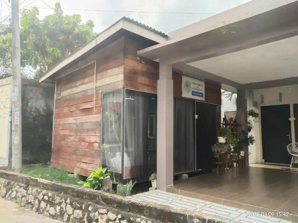 Rumah bongkar pasang (eks butik)