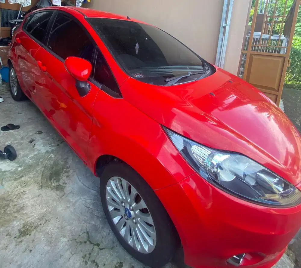 Dijual mobil ford fiesta