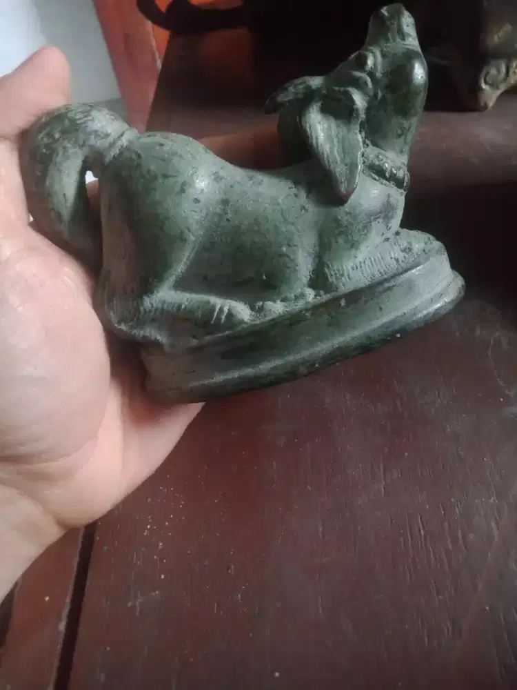 Patung perunggu kaca