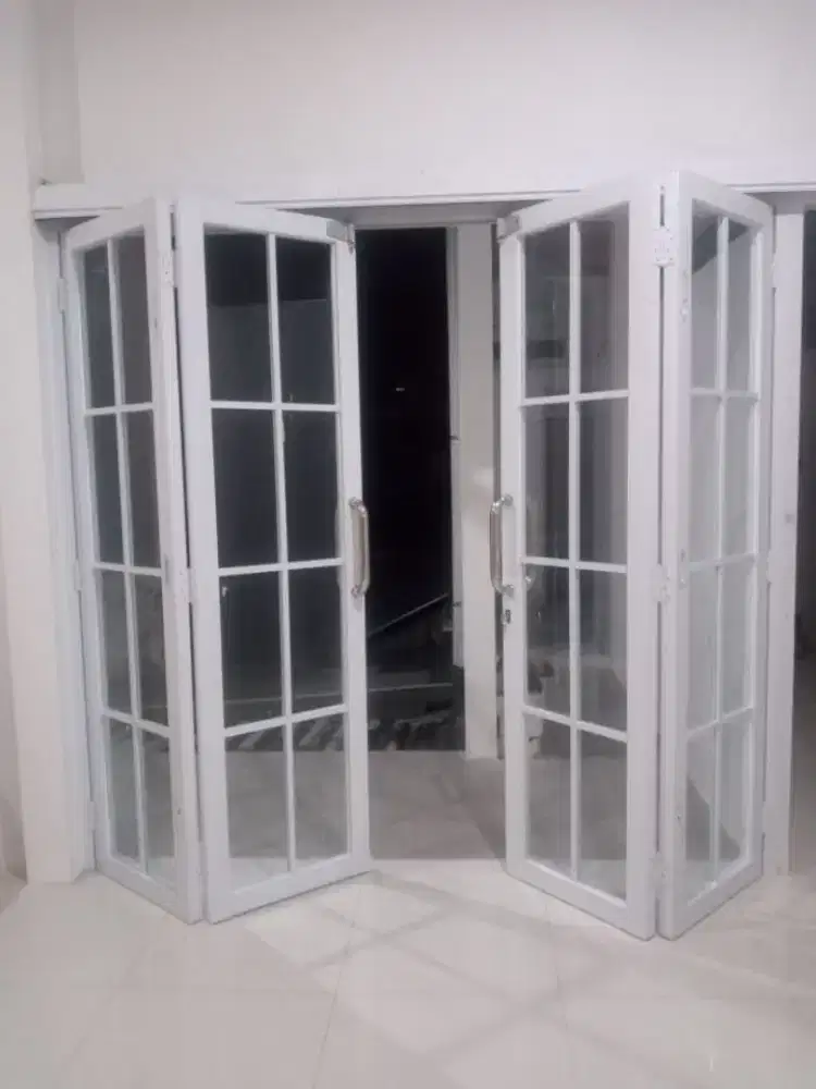 Kusen alumunium dan kaca