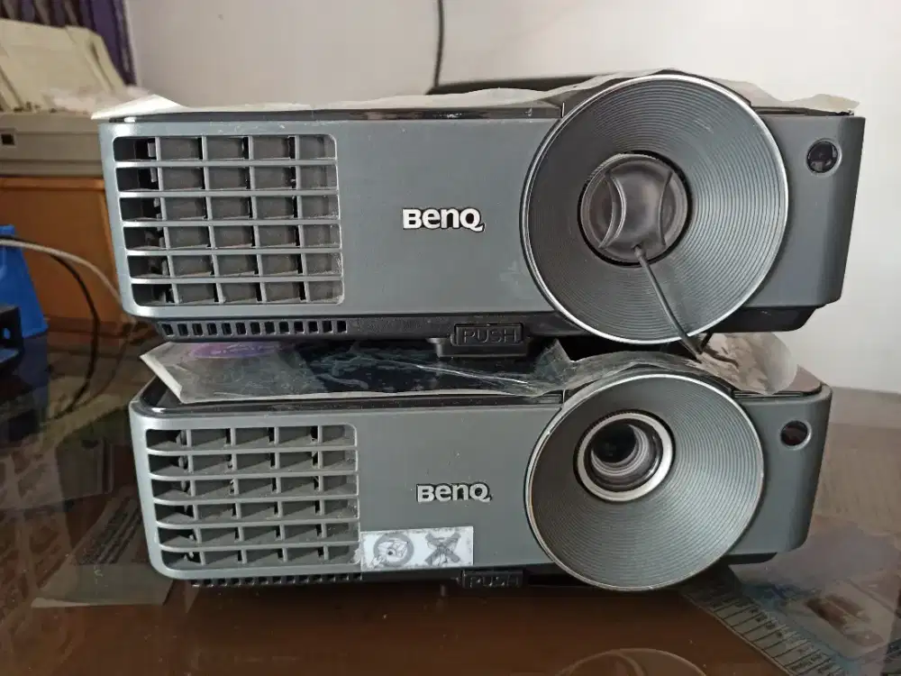 Proyektor Benq 2700 lumens