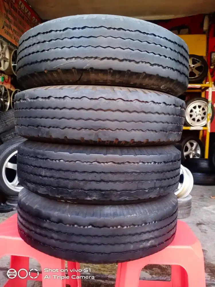 Ban muatan 700 R14 Bridgestone / Gajah Tunggal super L300 new carry
