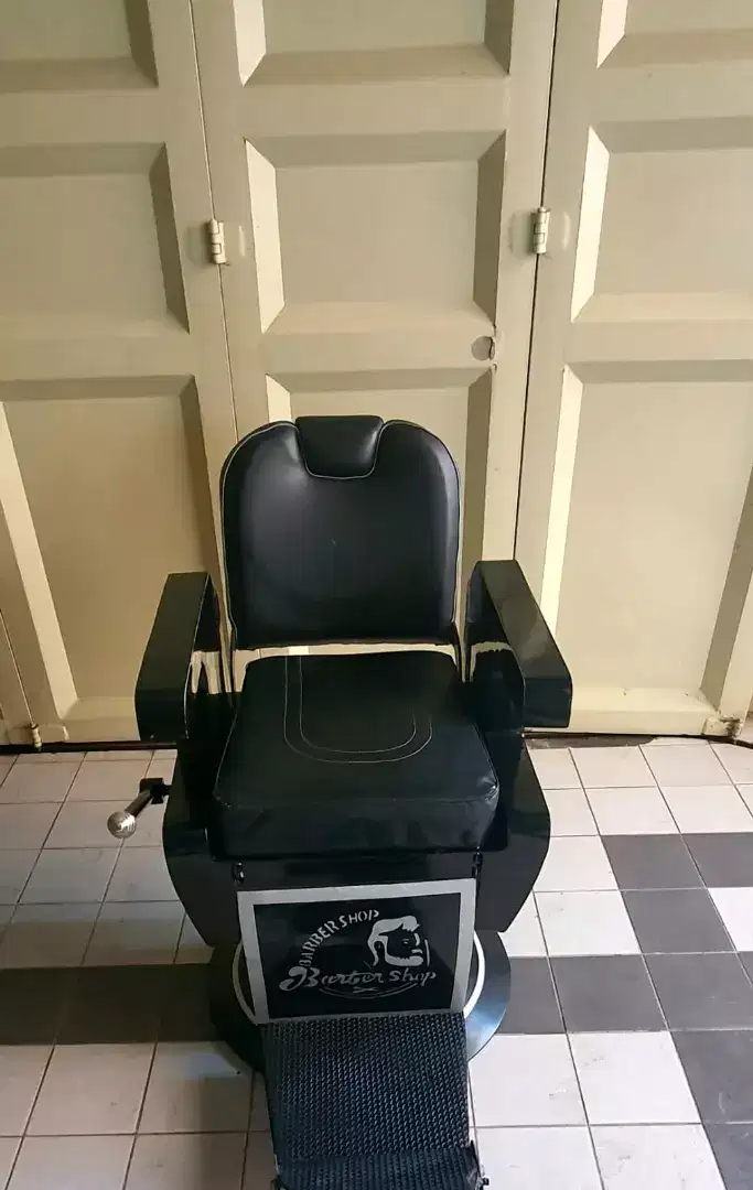 Kursi Cukur Medan Barbershop lokasi di Jakarta Selatan
