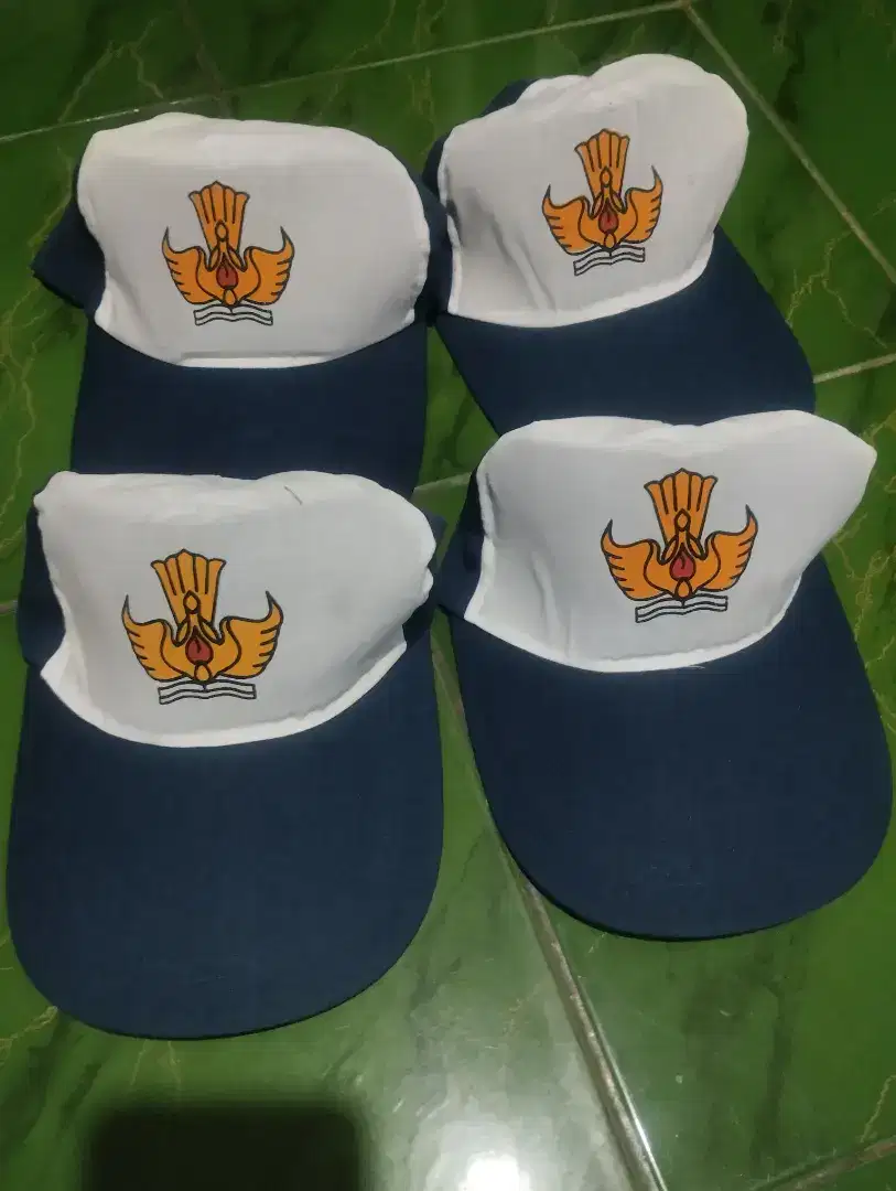4 buah TOPI SMP Standart Quality