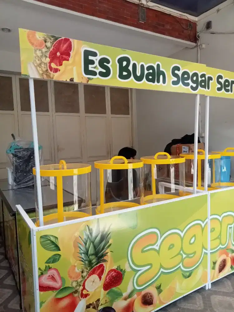 Meja Booth Kuat dari Besi