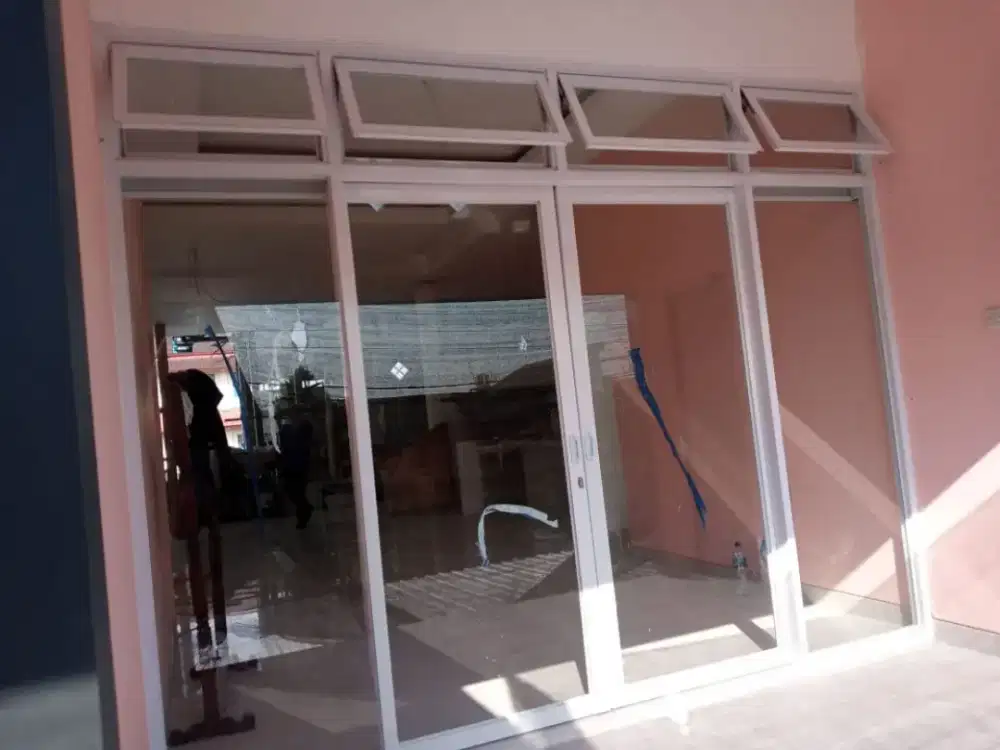 Kusen alumunium dan kaca