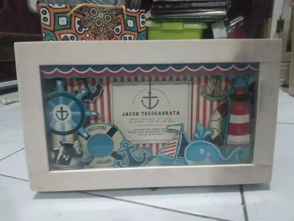 kotak kayu bergaya maritim 