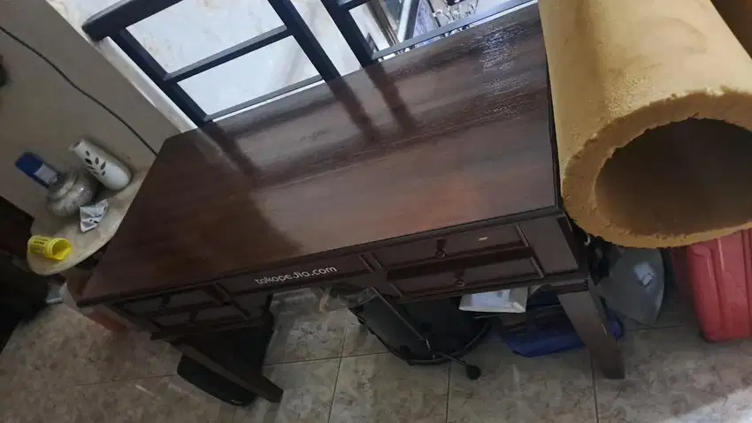 Meja rias atau belajar jati