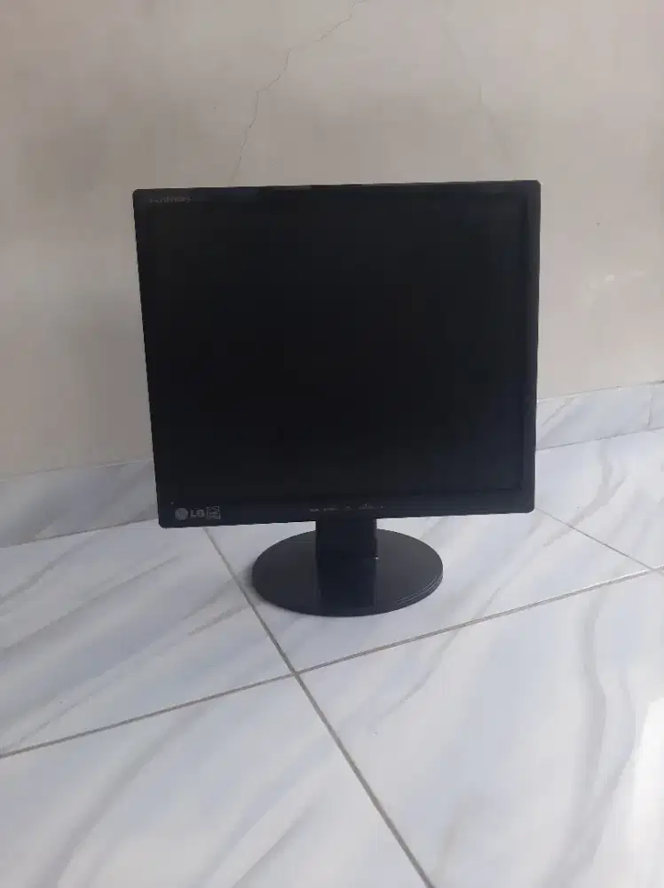 Monitor Komputer LCD Merk LG 17 inc Kotak Mulus (TINGGAL 1 UNIT)
