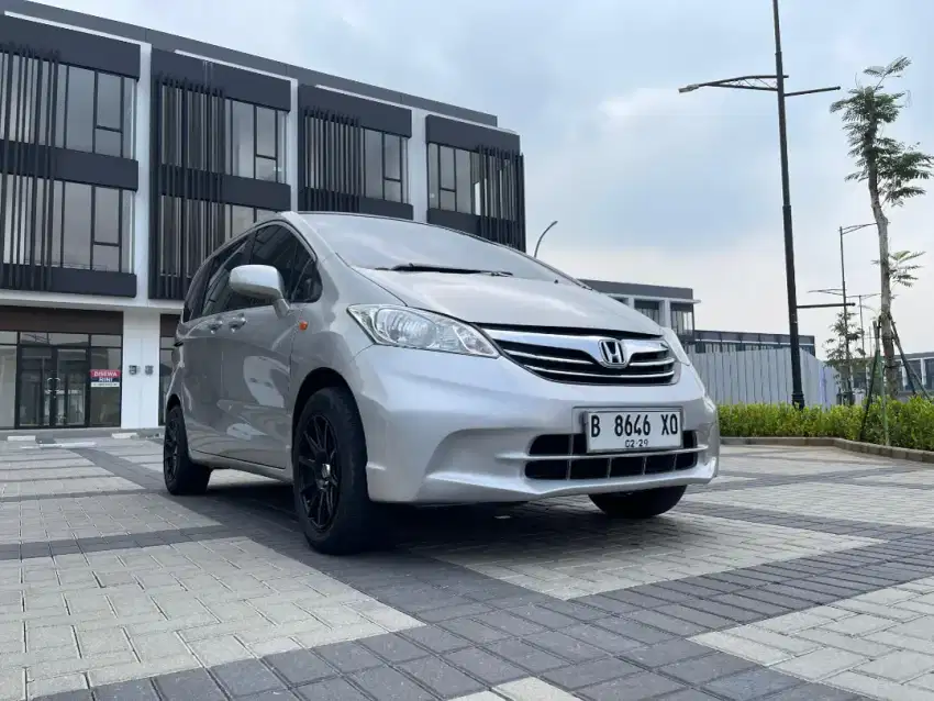 HONDA FREED SD 2013