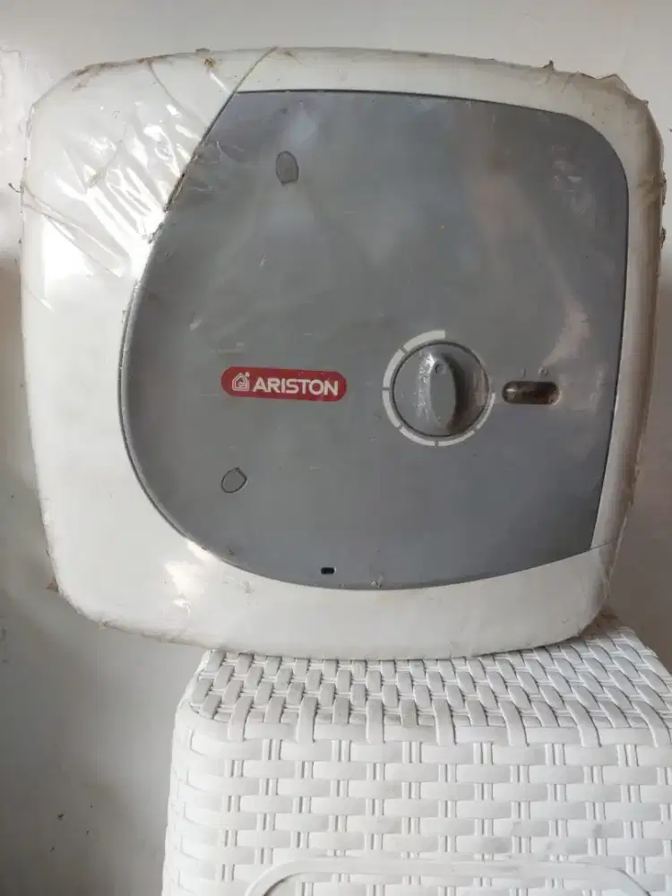 Jual water heater ariston 15 Litter 500 watt