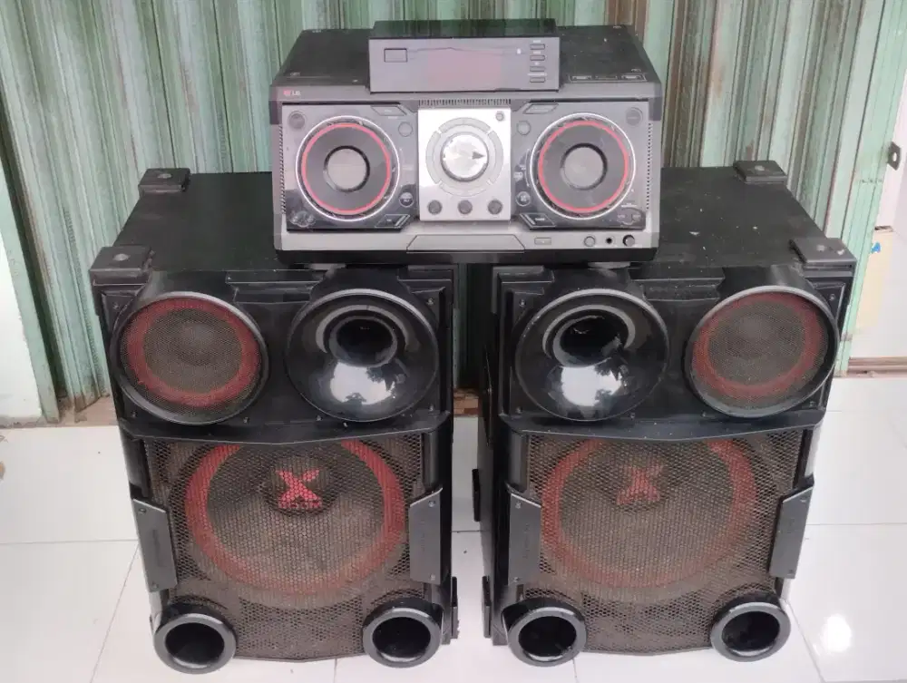 15 inch merk LG X BOOM