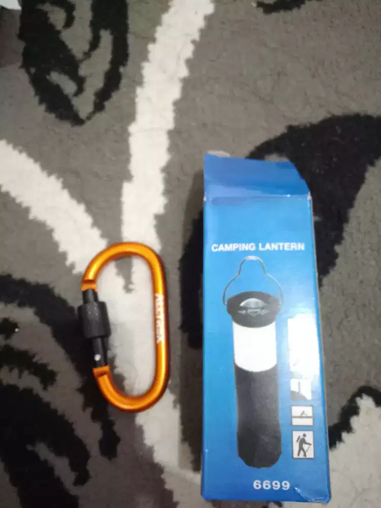 Senter tenda dan carabiner