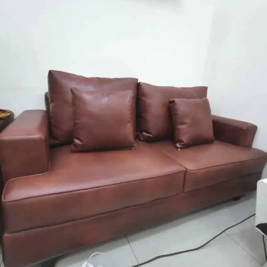 Sofa coklat 3 seater lengkap bantal sandaran dan bantal kursi