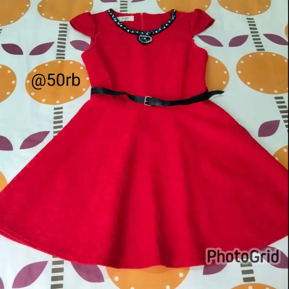 Baju Pesta Wanita Simple & Modern