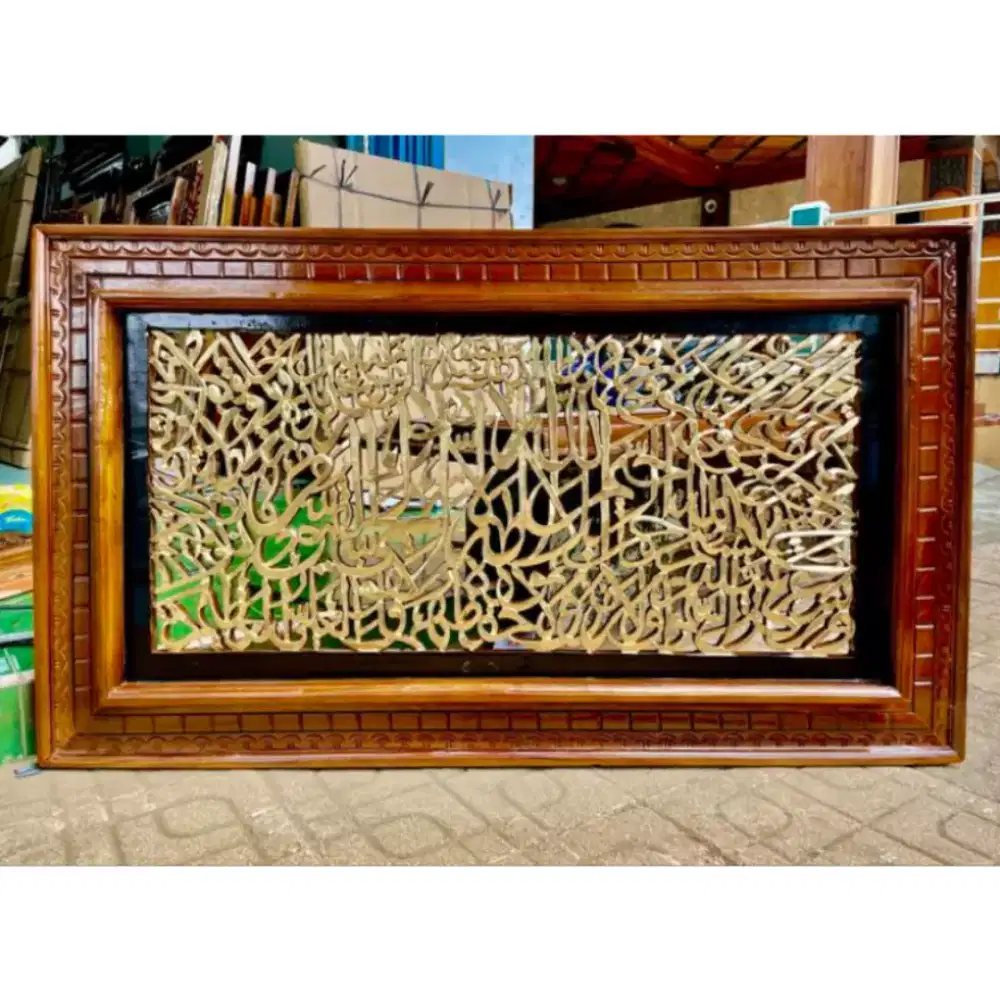 kaligrafi ayat kursi black gold ukir jati jepara ukuran 100x60