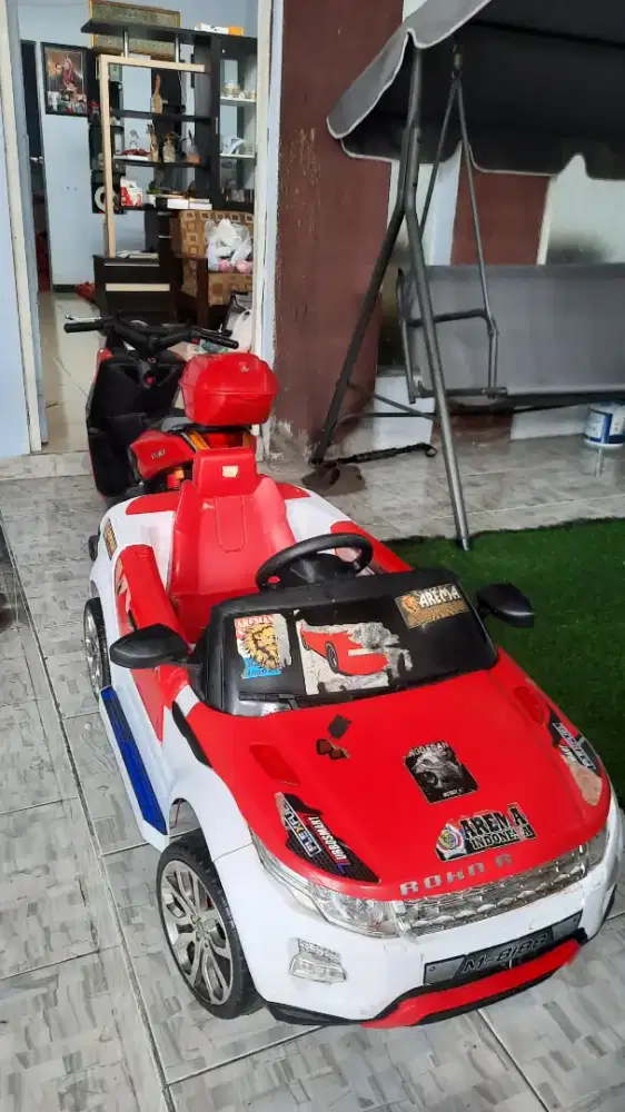 Mainan mobil dan motor aki anak