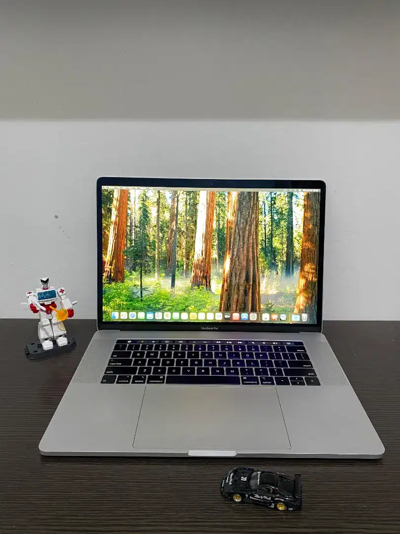 MacBook Pro 15 inch Touchbar 2018 i7 Ram 16GB SSD 500GB