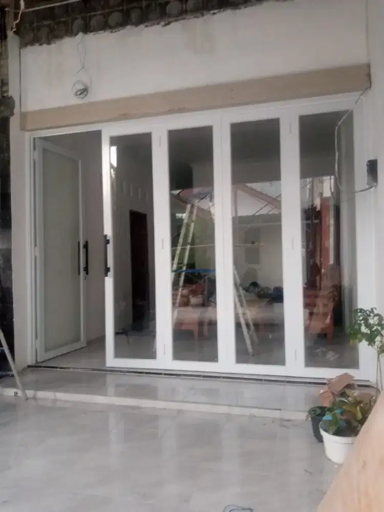 Kusen alumunium dan kaca