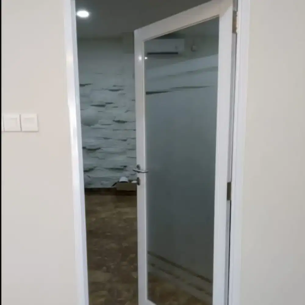 pintu kaca almunium