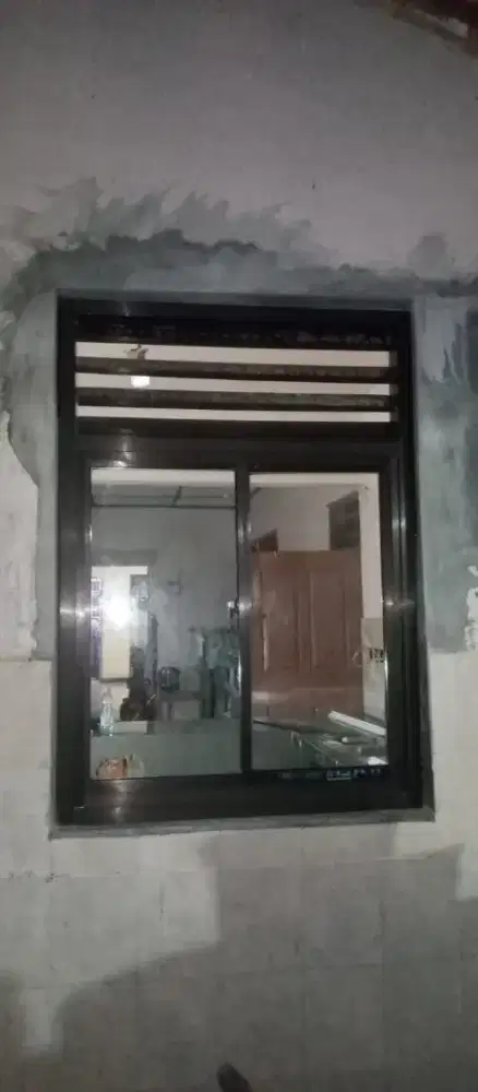 Kusen alumunium dan kaca