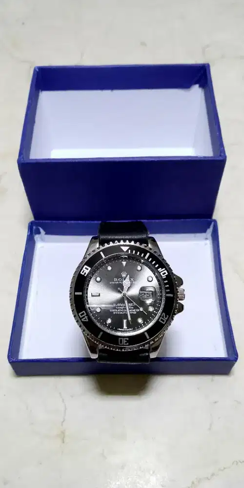 Jam tangan ROLEX SUBMARINER