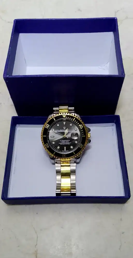 Jam tangan ROLEX SUBMARINER