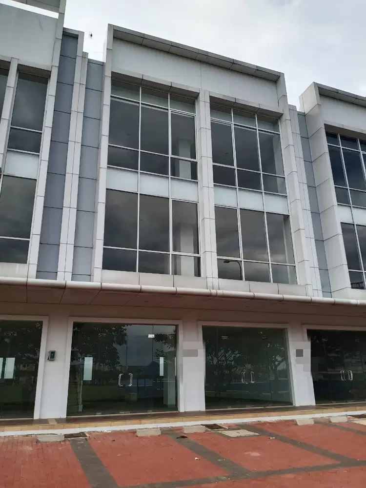 Disewakan Ruko 3 Lantai Strategis Seberang UMN School Gd Serpong