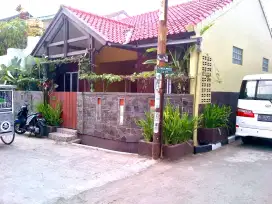BARU RENOVASI, BERSIH NYAMAN 3 KAMAR ADA KOLAM RENANG