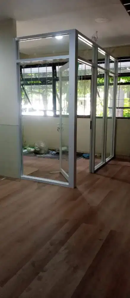 Kusen alumunium dan kaca