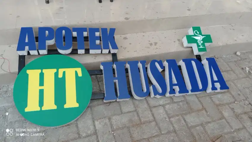 Huruf Akrilik dan Box