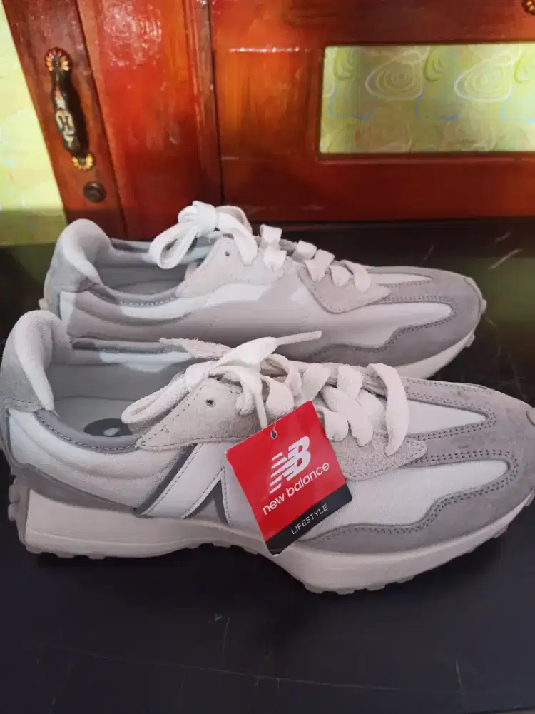 New Balance 327