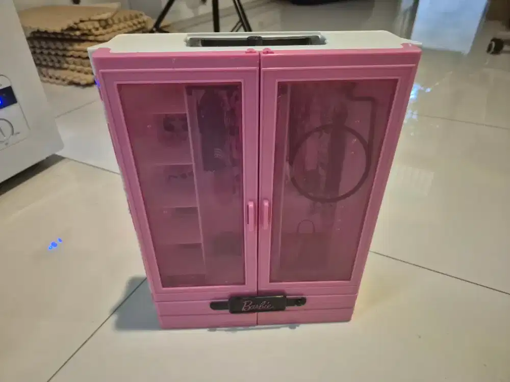 Mainan Lemari Baju Barbie