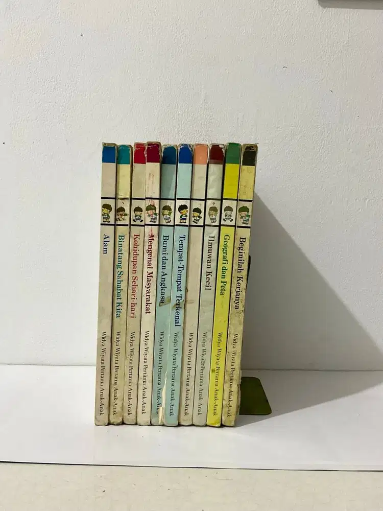 Buku Ensiklopedia Anak Widya Wiyata Pertama