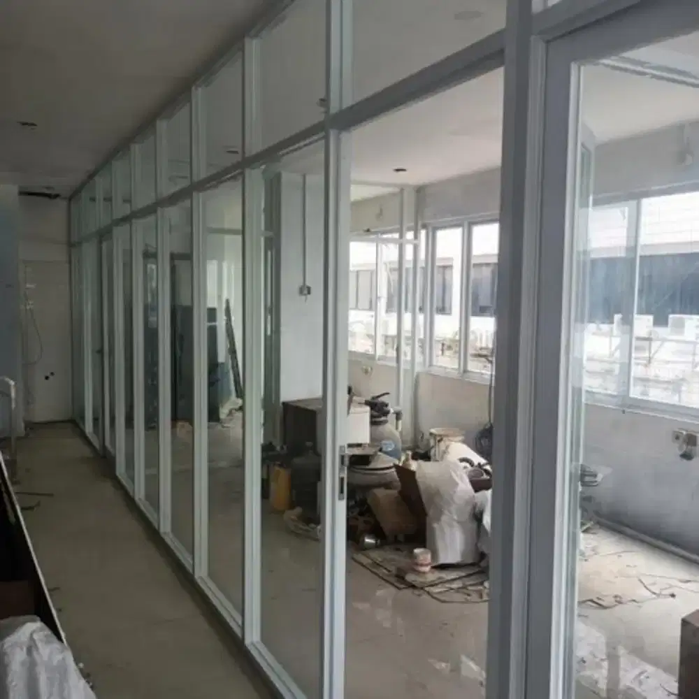 Sekat ruangan Aluminium dan kaca termurah