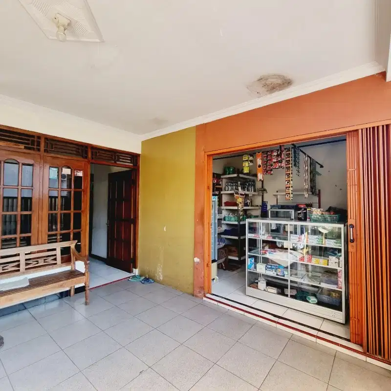 Rumah Apik Nyaman Ada Toko Plus Estalase , Rak dll
