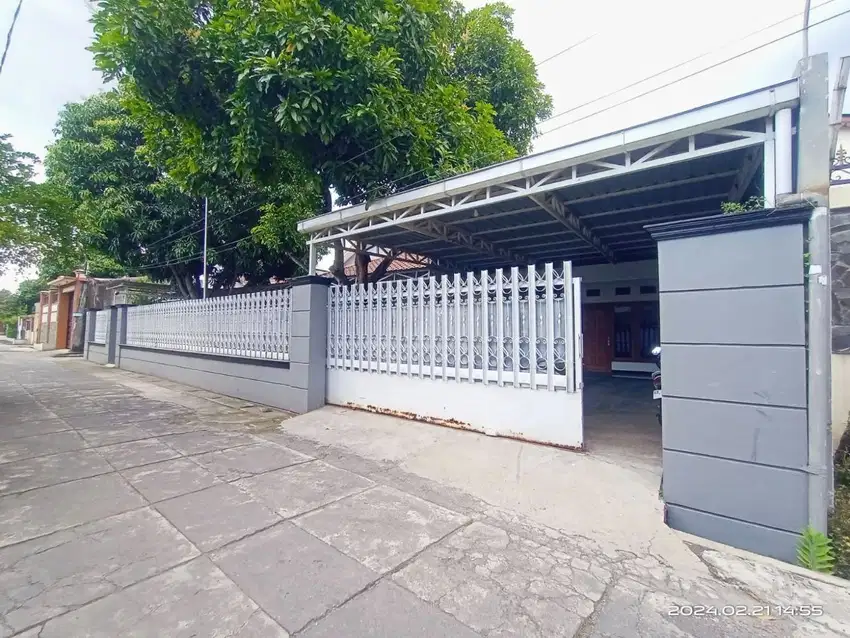 Rumah Luas Tengah Kota Strategis Dekat Stadion Manahan