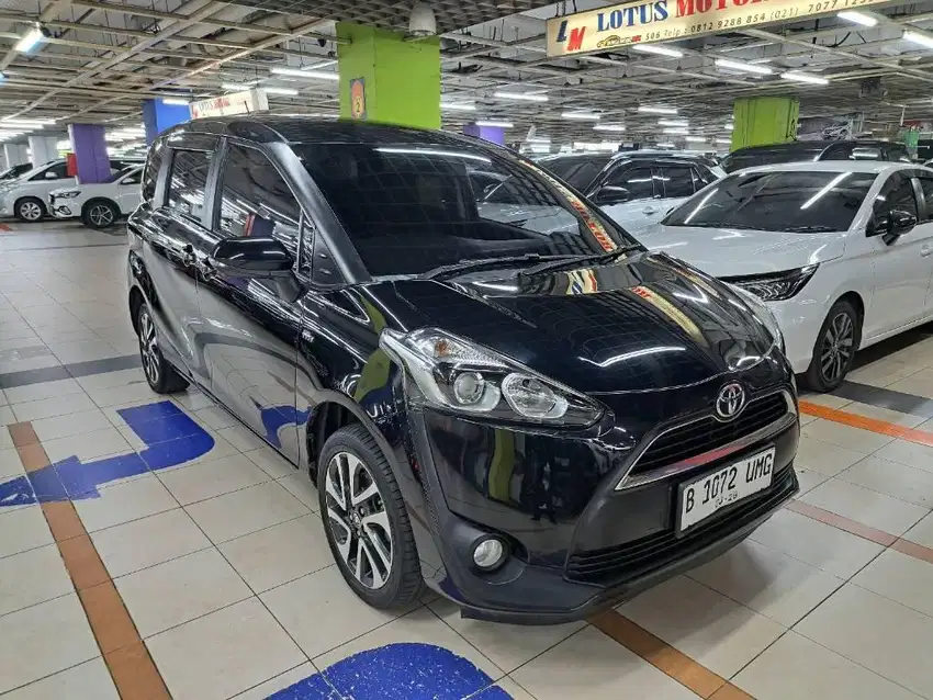 SIENTA V MATIK THN 2016 HITAM GRACE