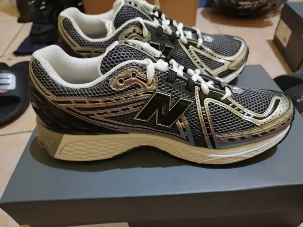 Sepatu New Balance 1906R size 44.5